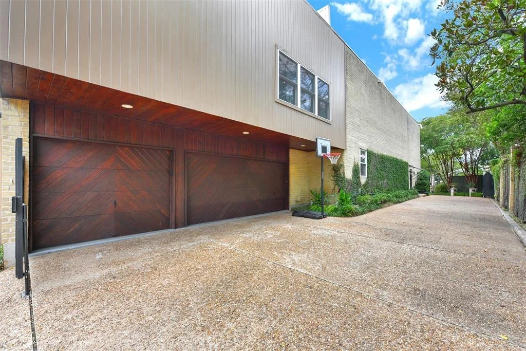 Photo of 897 Kirby Drive