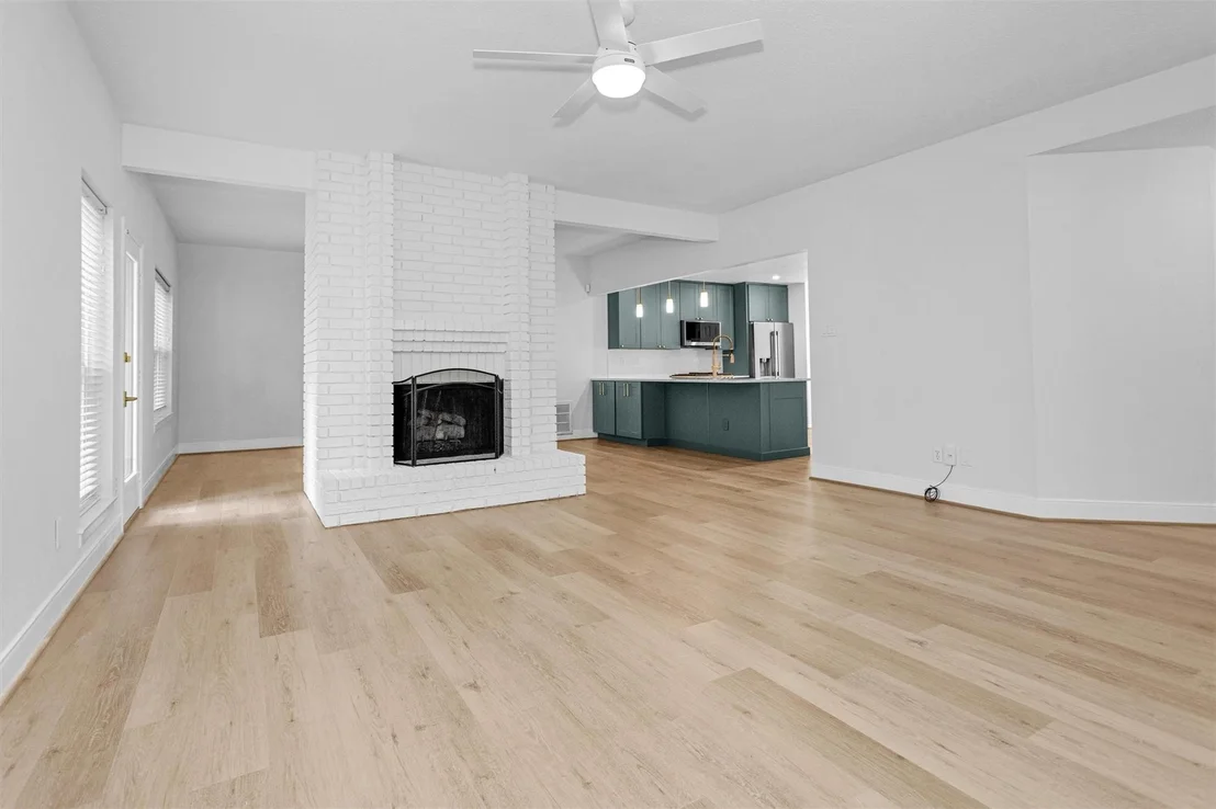 Photo of 147 E Pathfinders Circle