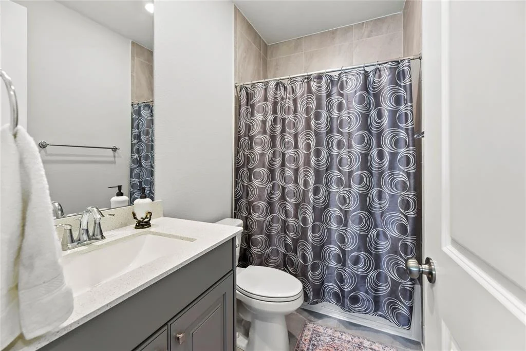Photo of 907 Falcon Hollow Lane