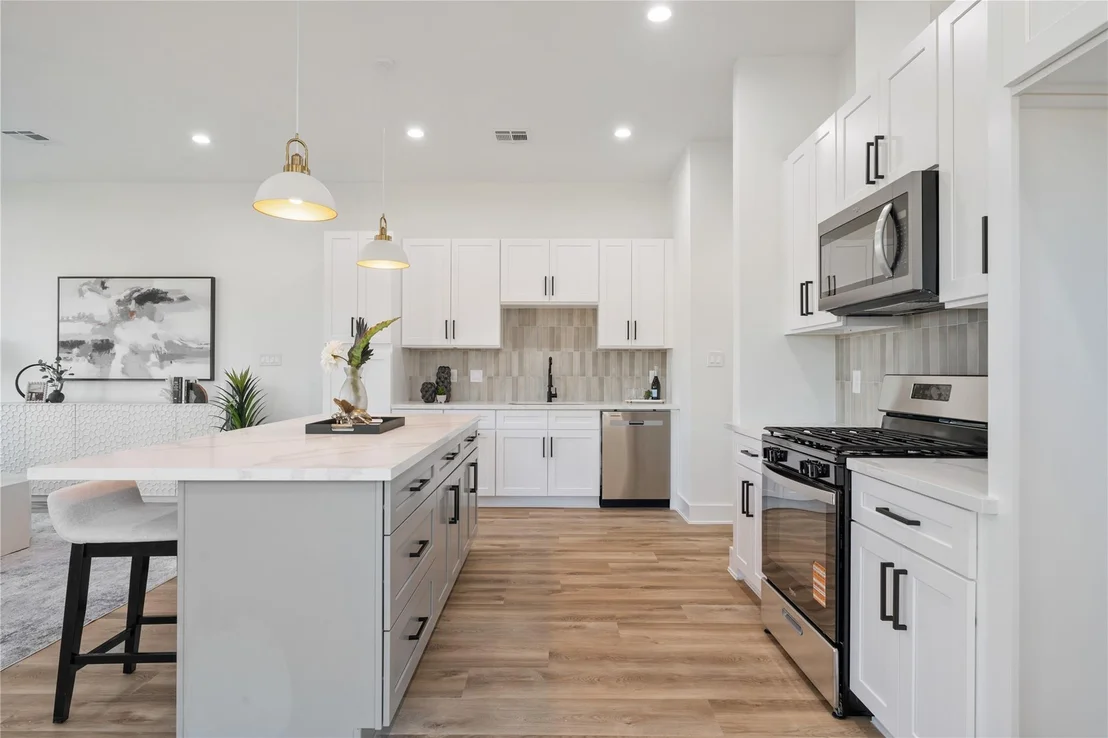 Photo of 9001 Comal Street