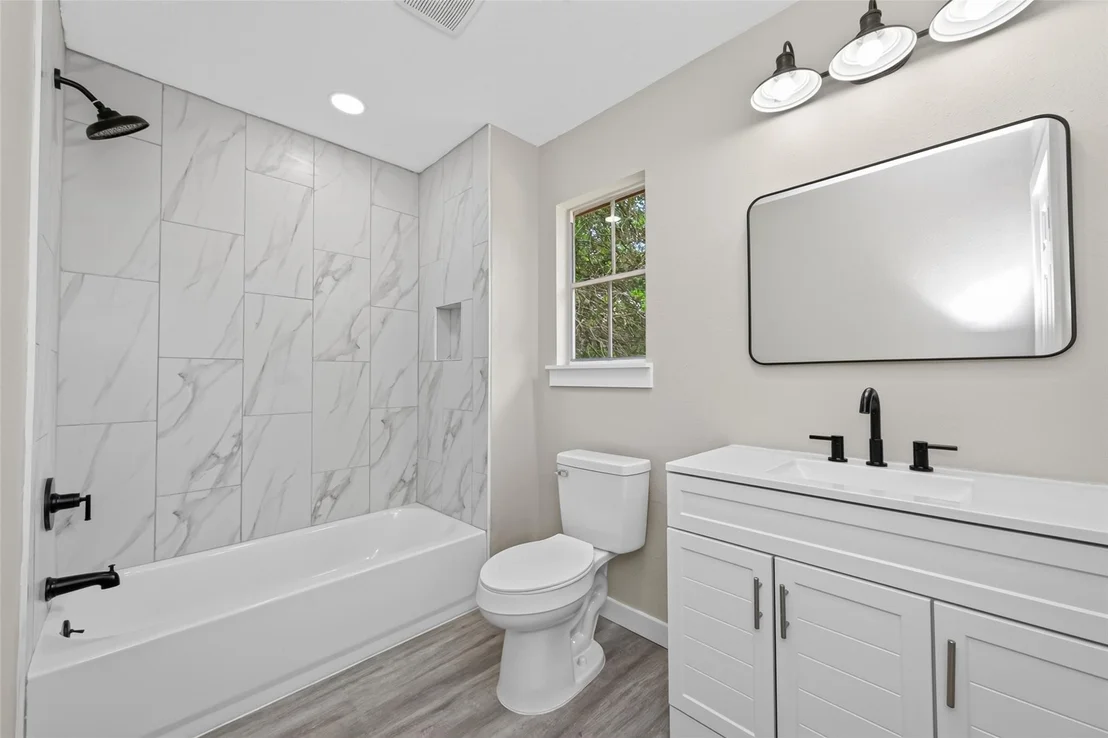 Photo of 1241 Moody Road