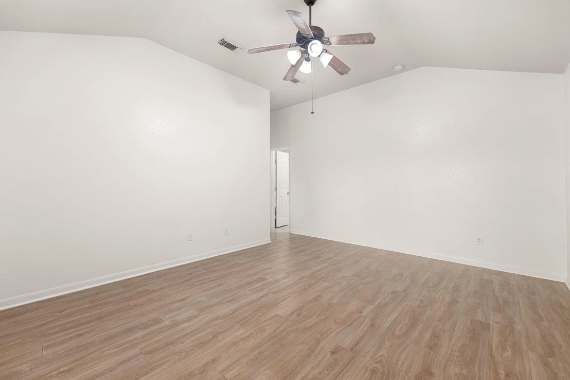 Photo of 17739 Barton Point Lane