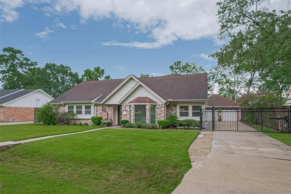 Photo of 722 River Plantation Drive