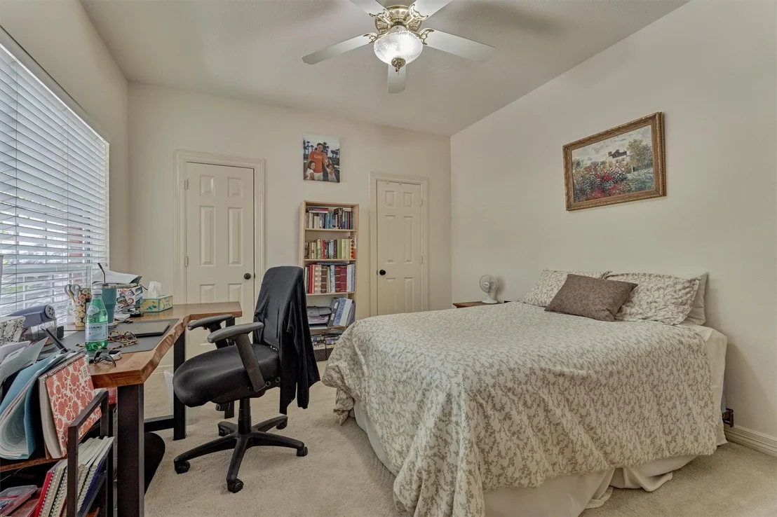 Photo of 115 E Shadowpoint Circle