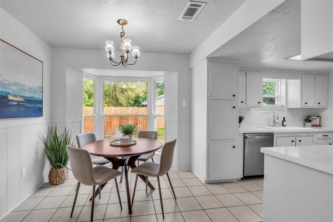 Photo of 20472 Lakeside Drive