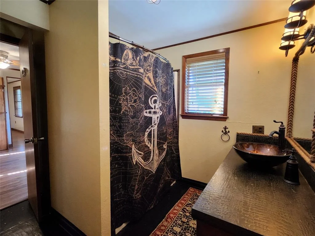 Photo of 2365 W Bayshore Drive
