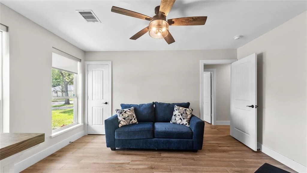 Photo of 5939 Bankside Drive