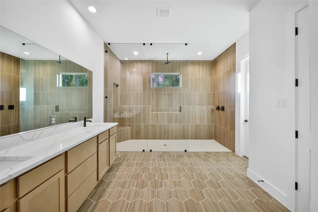 Photo of 352 Louvenia Court