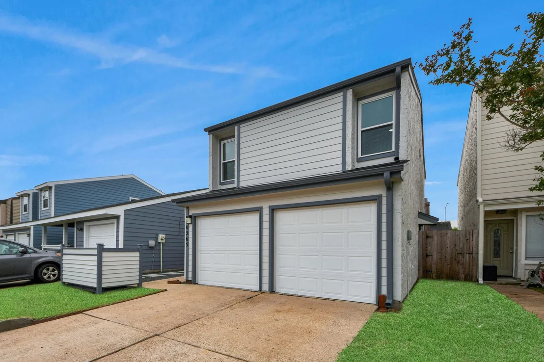 Photo of 10265 Field Stone Drive