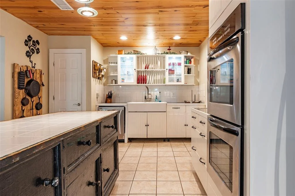 Photo of 830 Lily Lane