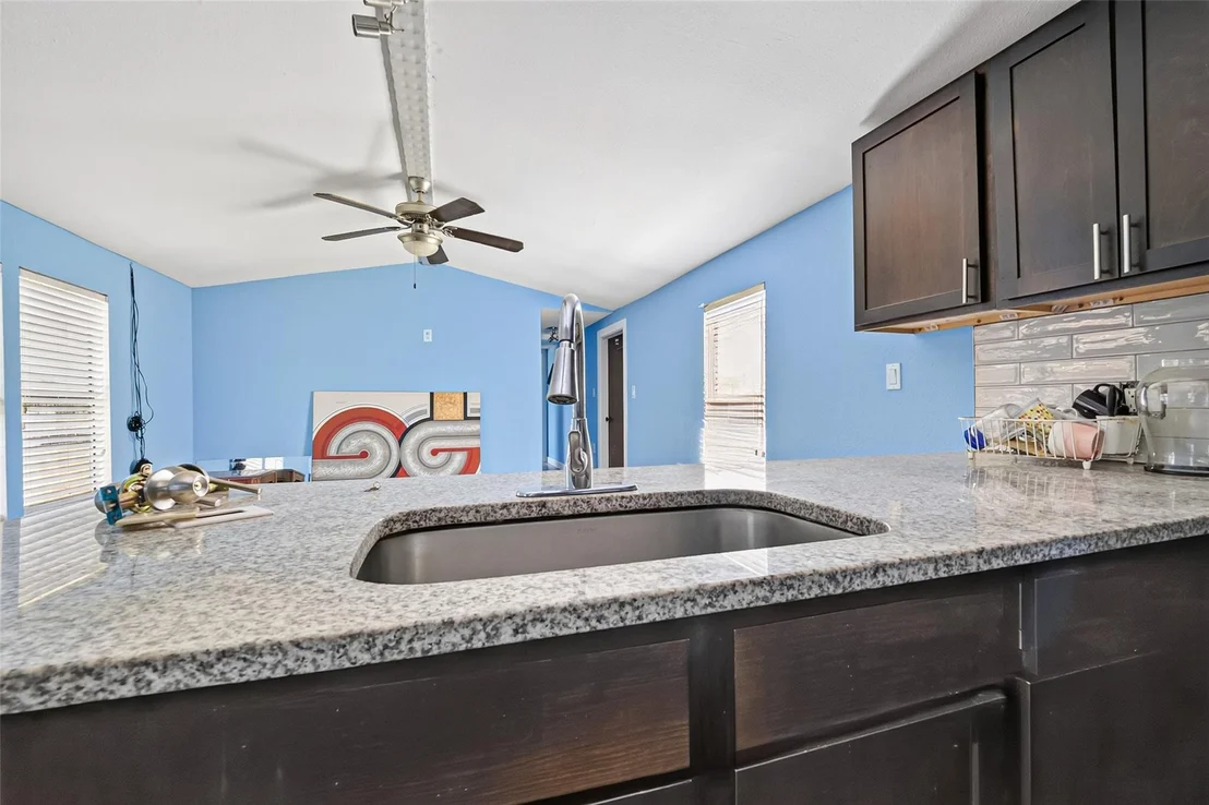 Photo of 1289 Road 5100