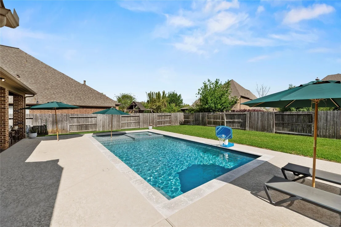 Photo of 18702 Town Bluff Drive