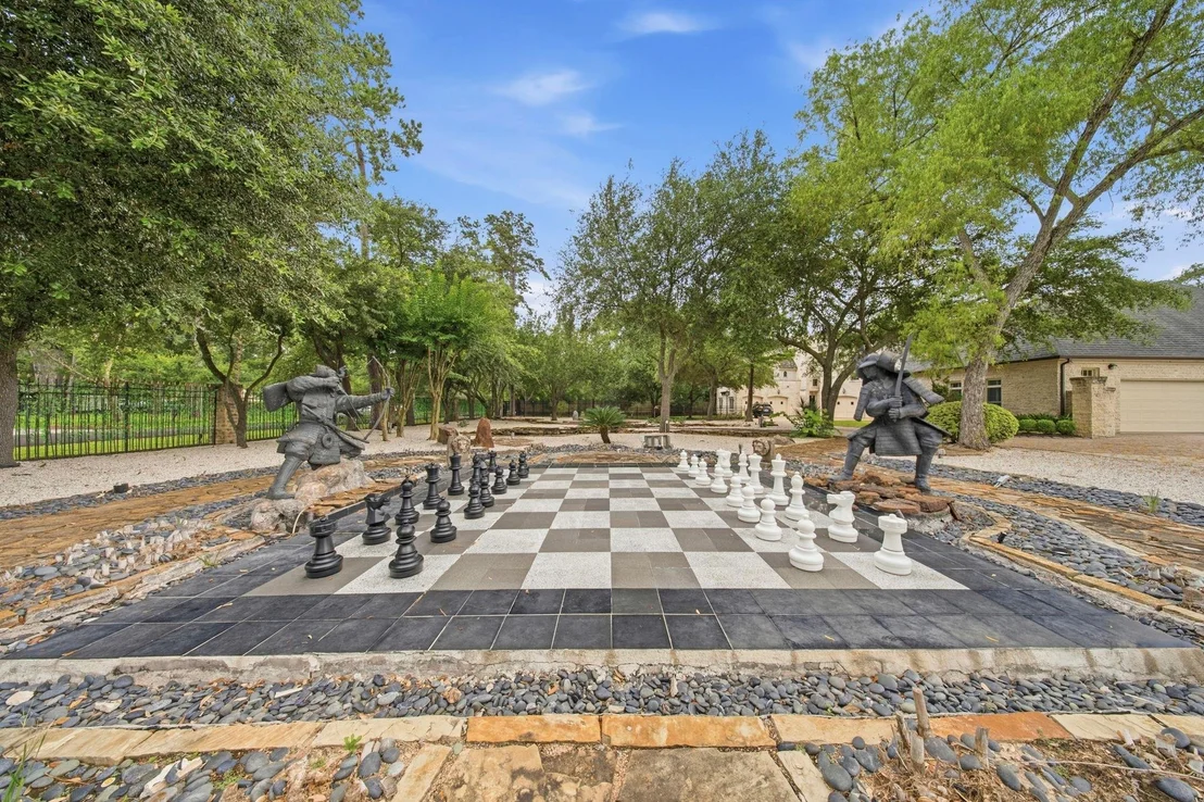 Photo of 728 Crestbend Drive