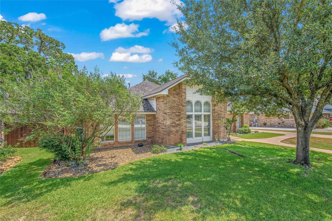 Photo of 2307 W Briargate Drive