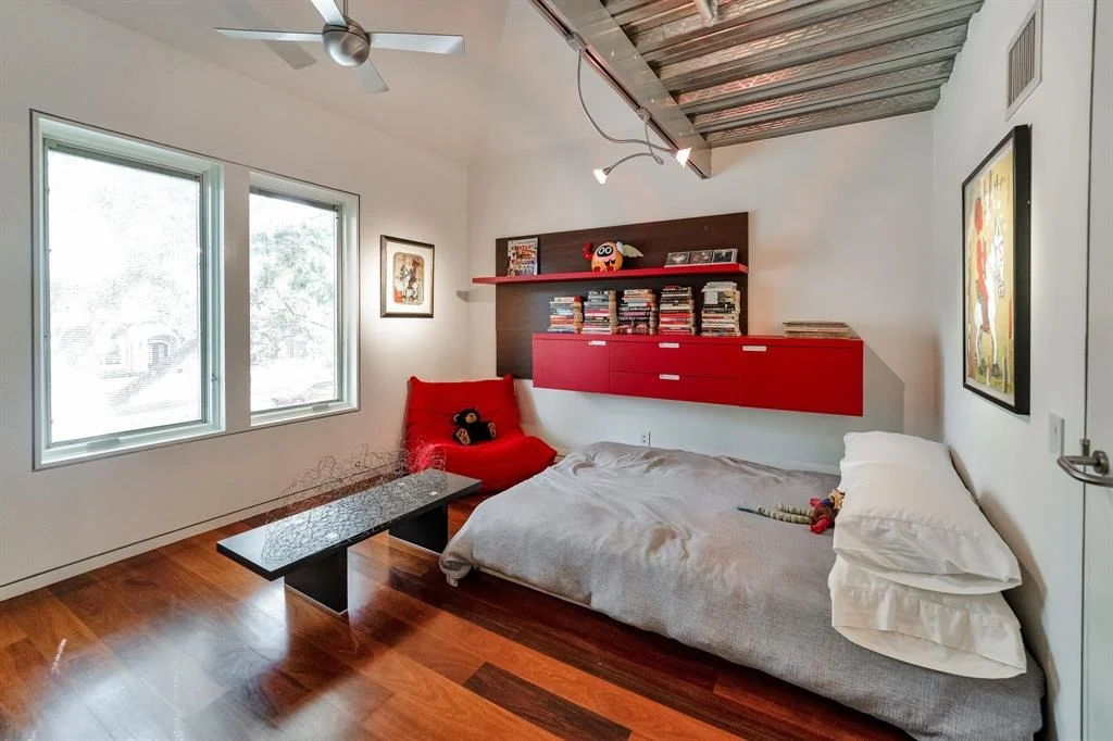 Photo of 2320 Blue Bonnet Boulevard