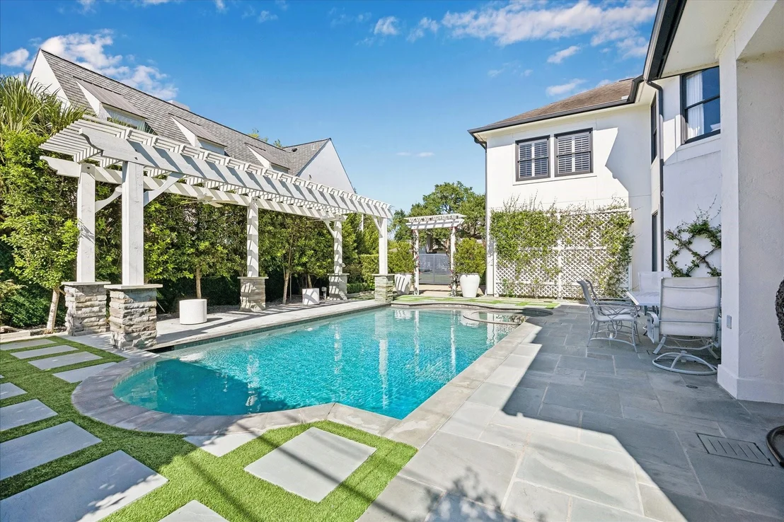 Photo of 1020 River Glynn Drive