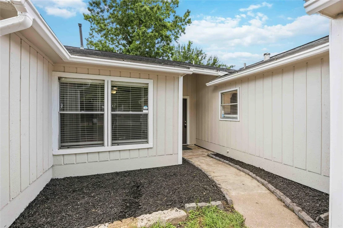 Photo of 1002 Oxborough Drive