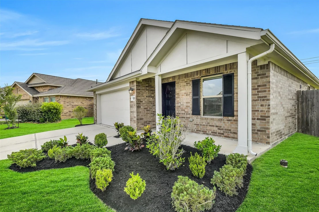 Photo of 521 Maple Bend Lane