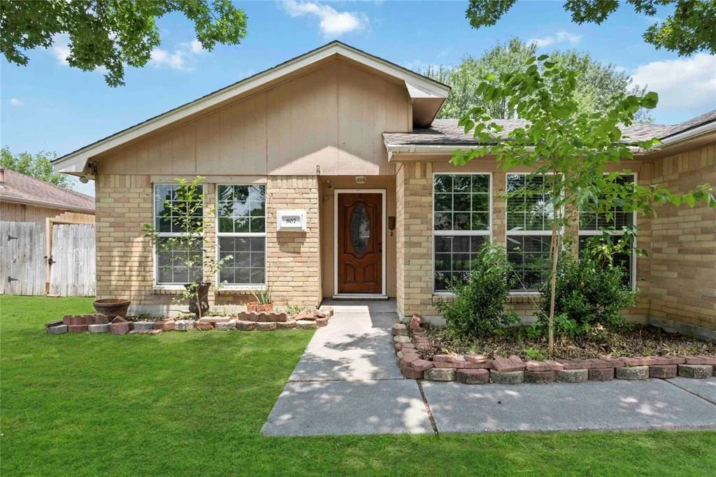 Photo of 807 Northaire Drive