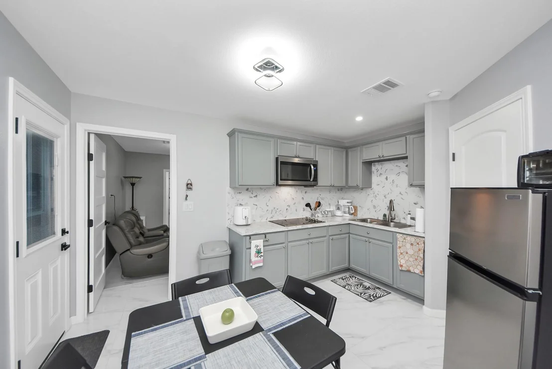 Photo of 6115 Pine Lakes Drive