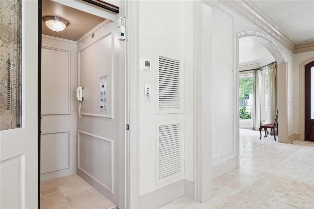 Photo of 3019 Sunset Boulevard