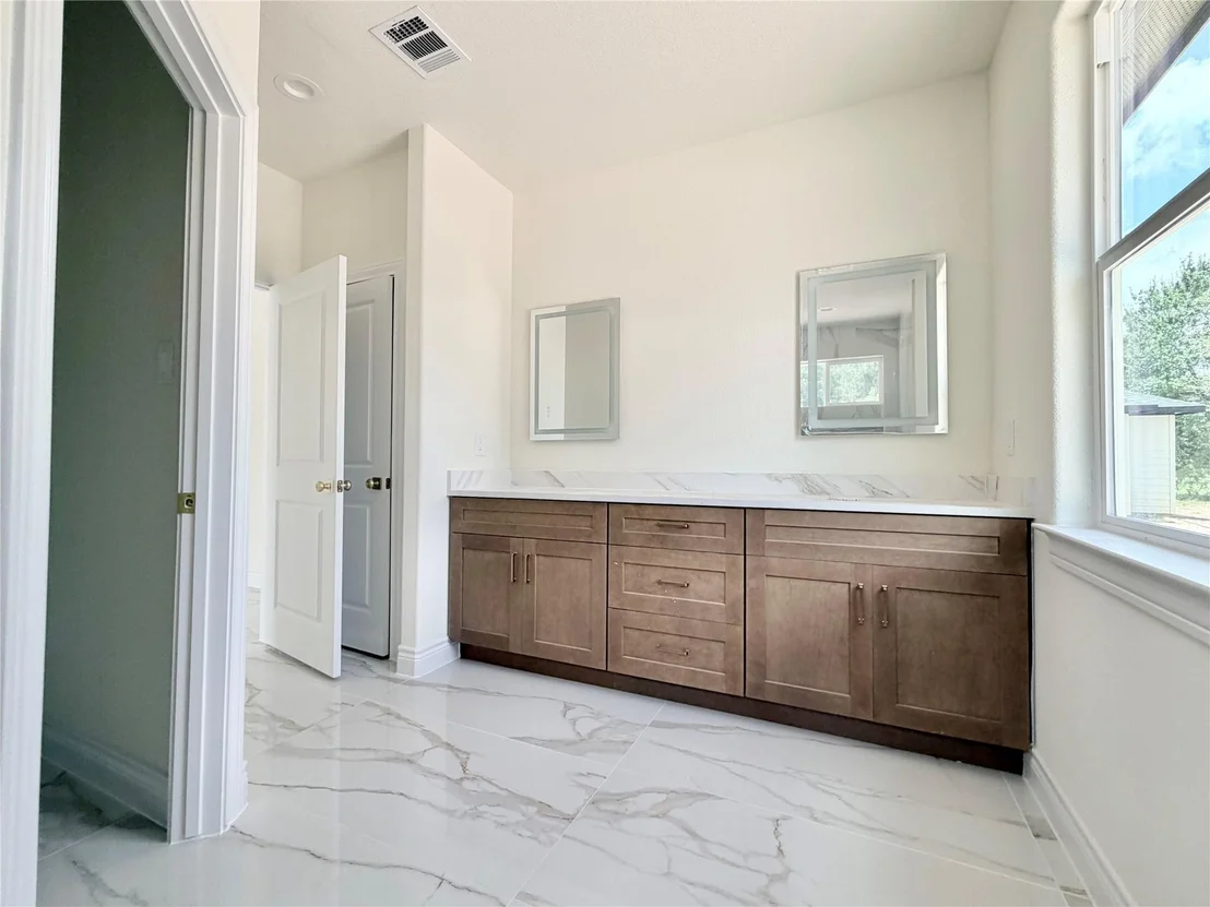 Photo of 1215 Road 5203