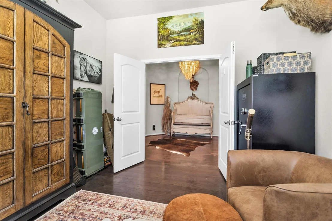Photo of 9184 White Tail Drive