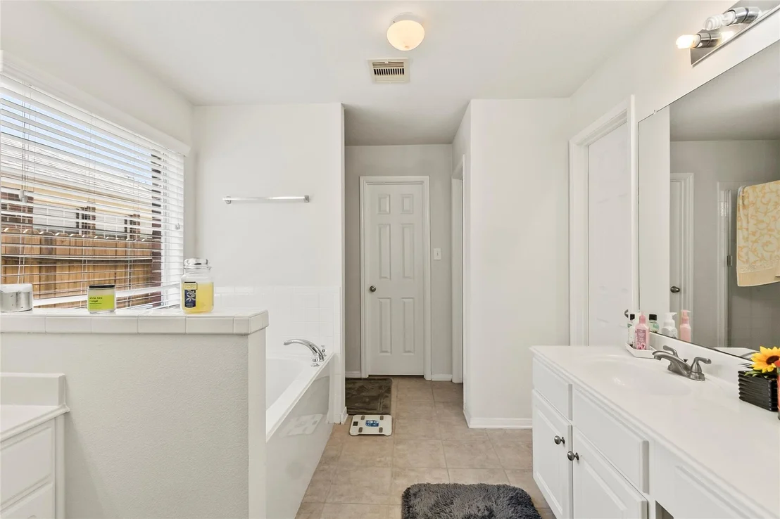 Photo of 427 Pinewood Ridge Drive