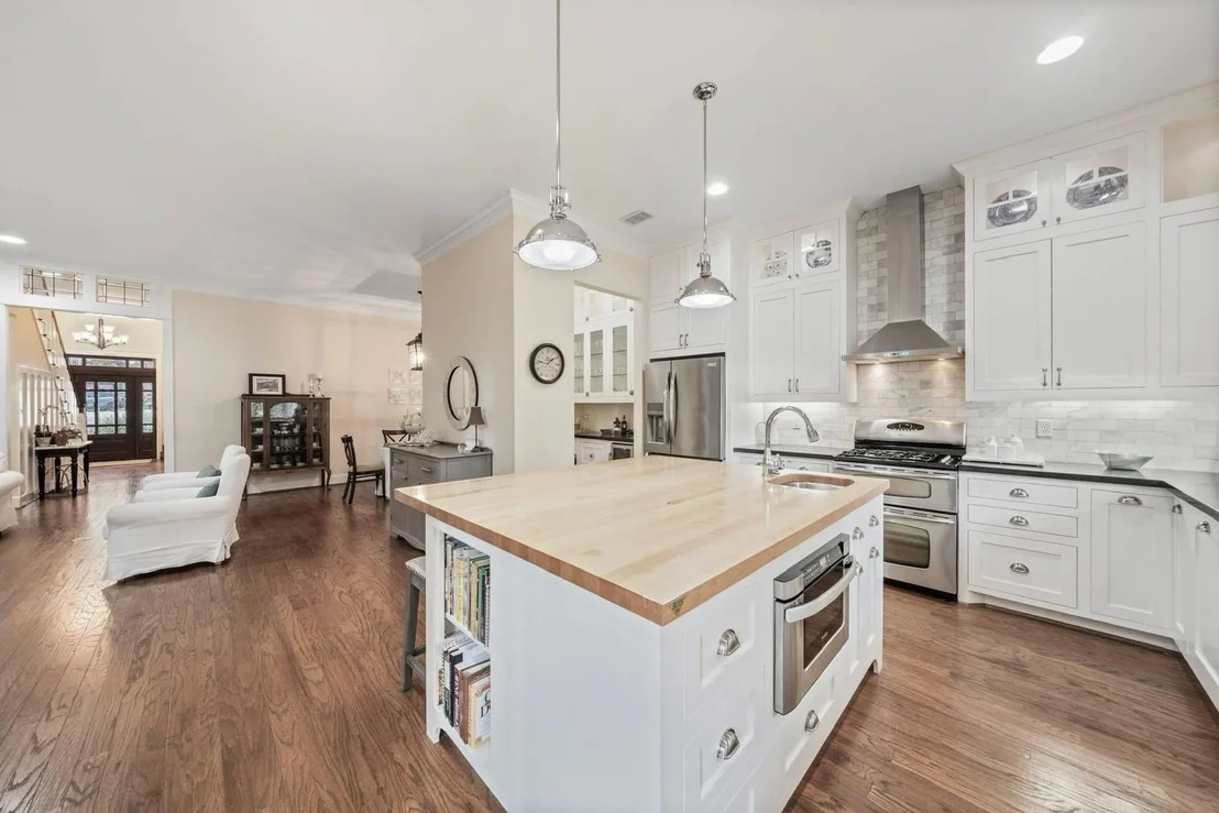 Photo of 16 Balboa Road