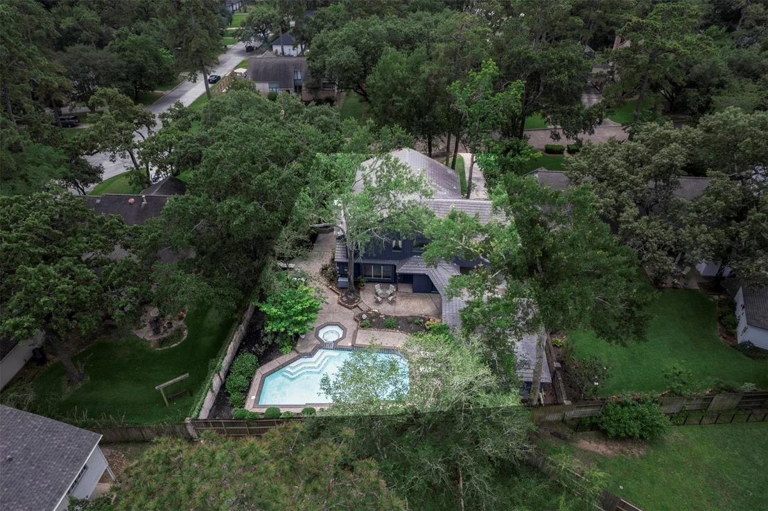 Photo of 6106 Larkmount Drive