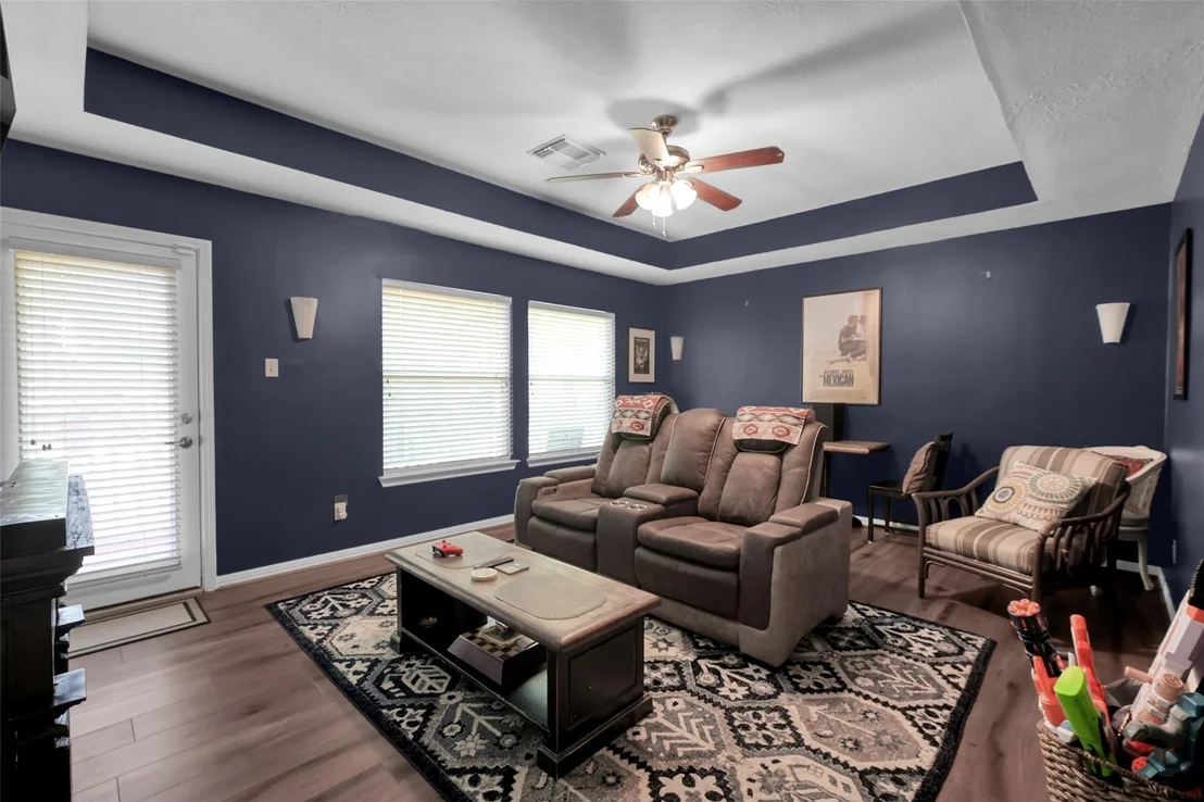 Photo of 143 S Goldenvine Circle
