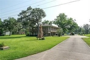 Photo of 915 Live Oak Drive