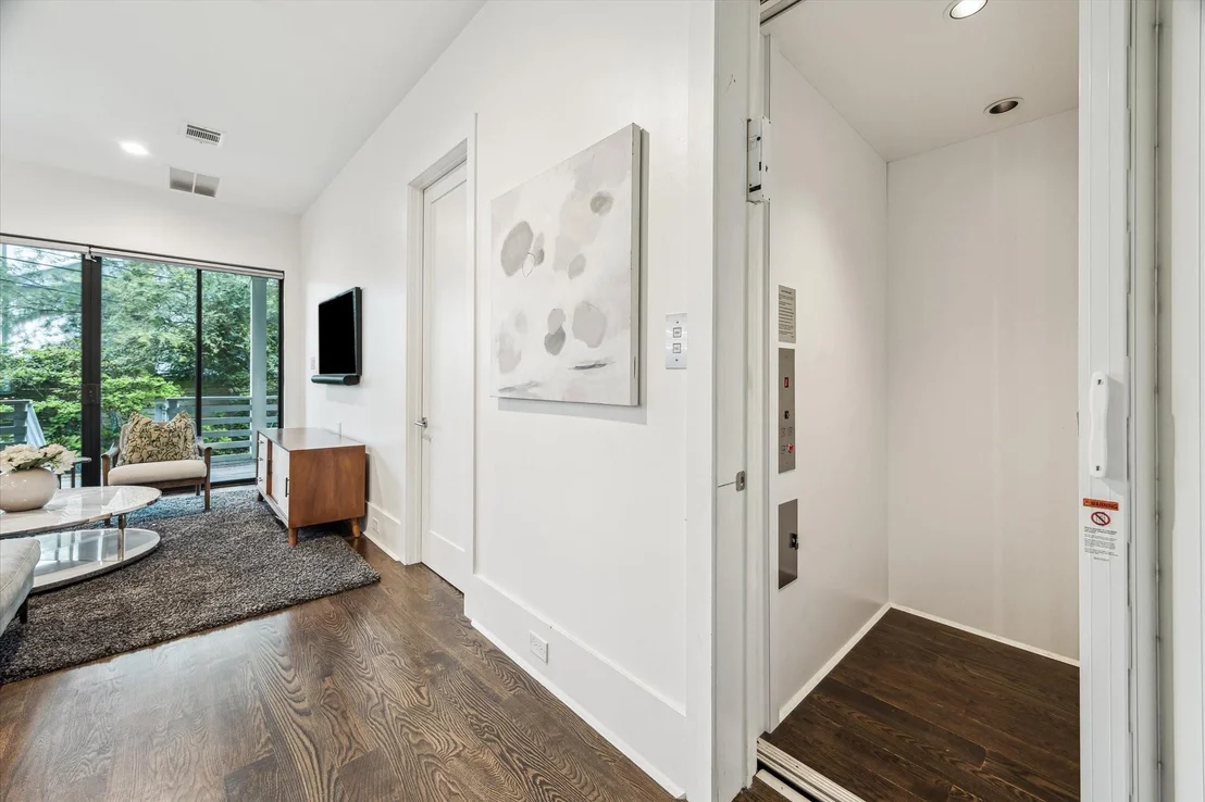 Photo of 1010 Waltway Drive