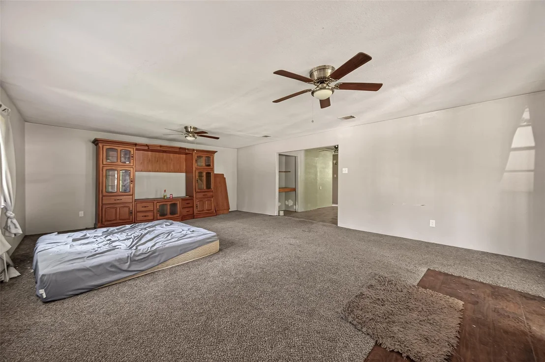 Photo of 25080 Lakeshore Drive