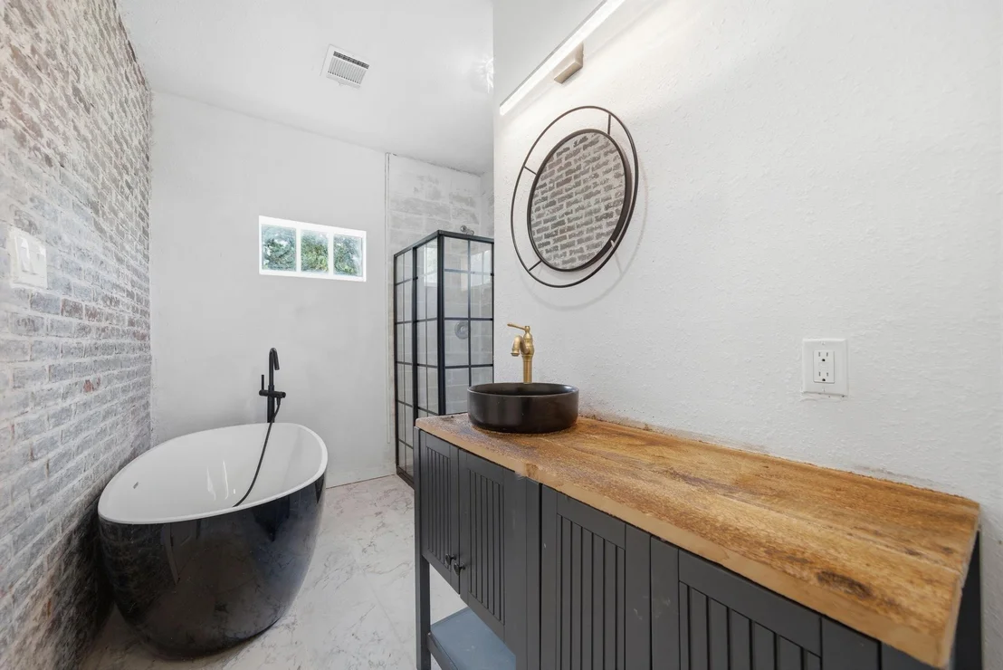 Photo of 6731 Couch Street
