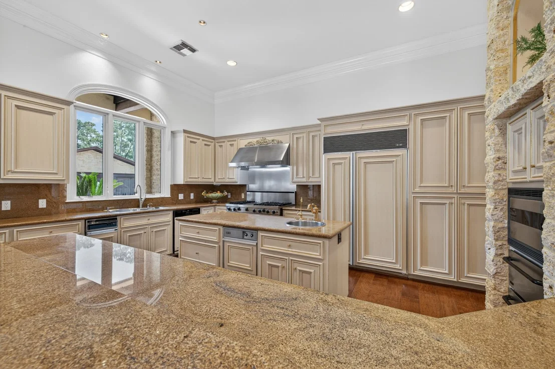 Photo of 728 Crestbend Drive