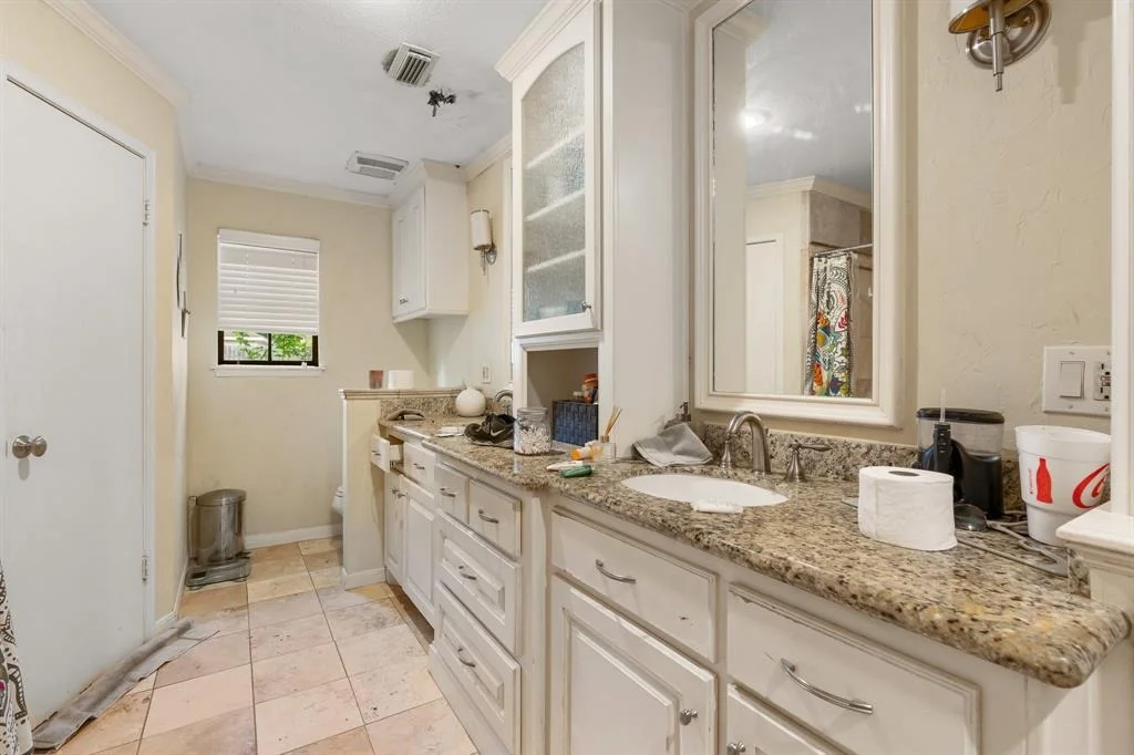 Photo of 323 Laura Lane