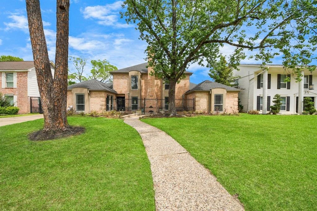 Photo of 415 Lakeside Estates Drive