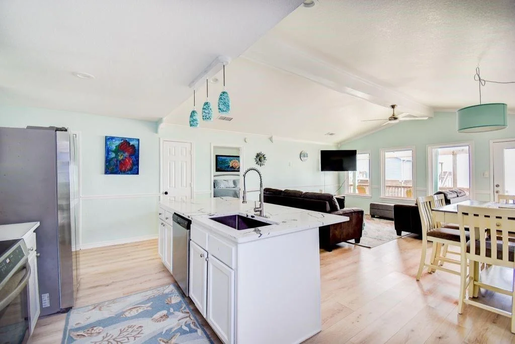 Photo of 1034 Bluewater Highway