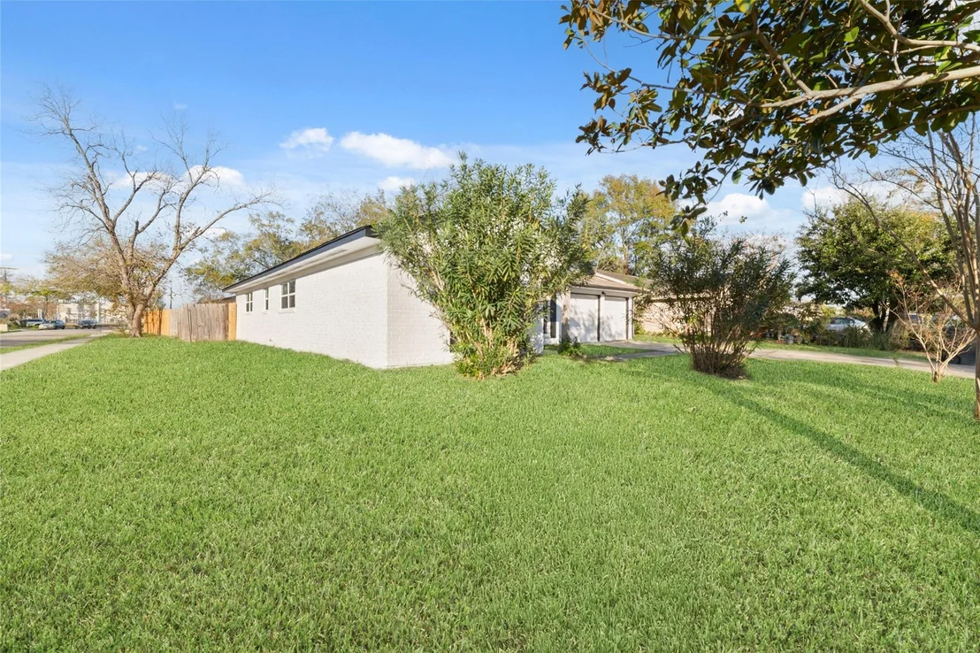 Photo of 11434 Sharpview Drive