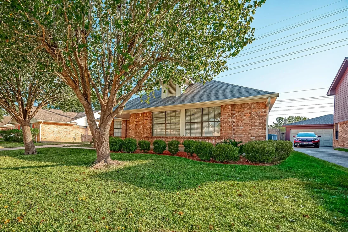 Photo of 2810 Pineleaf Drive