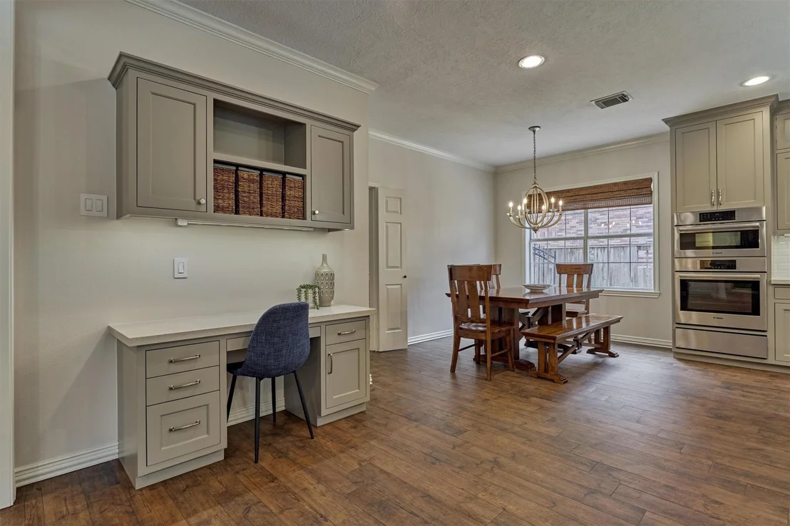 Photo of 16707 Avenfield Road
