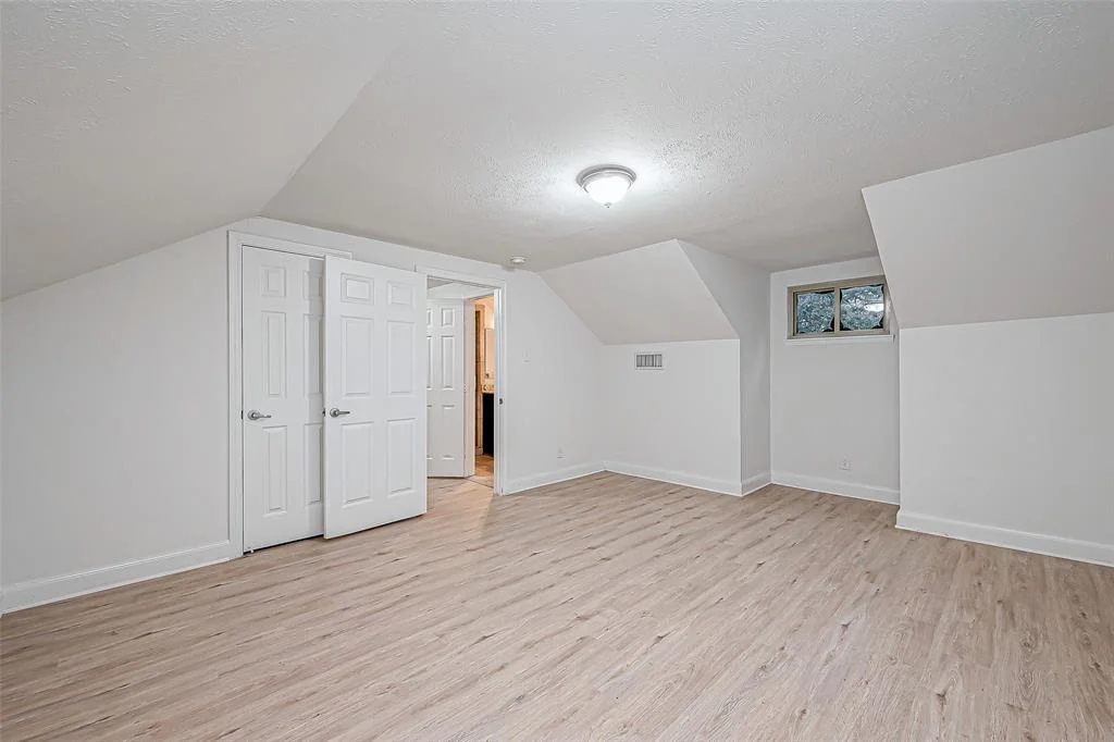 Photo of 9538 Meadowcroft Drive