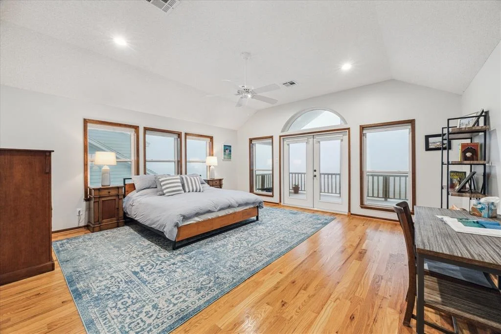 Photo of 16606 Bayfront Drive
