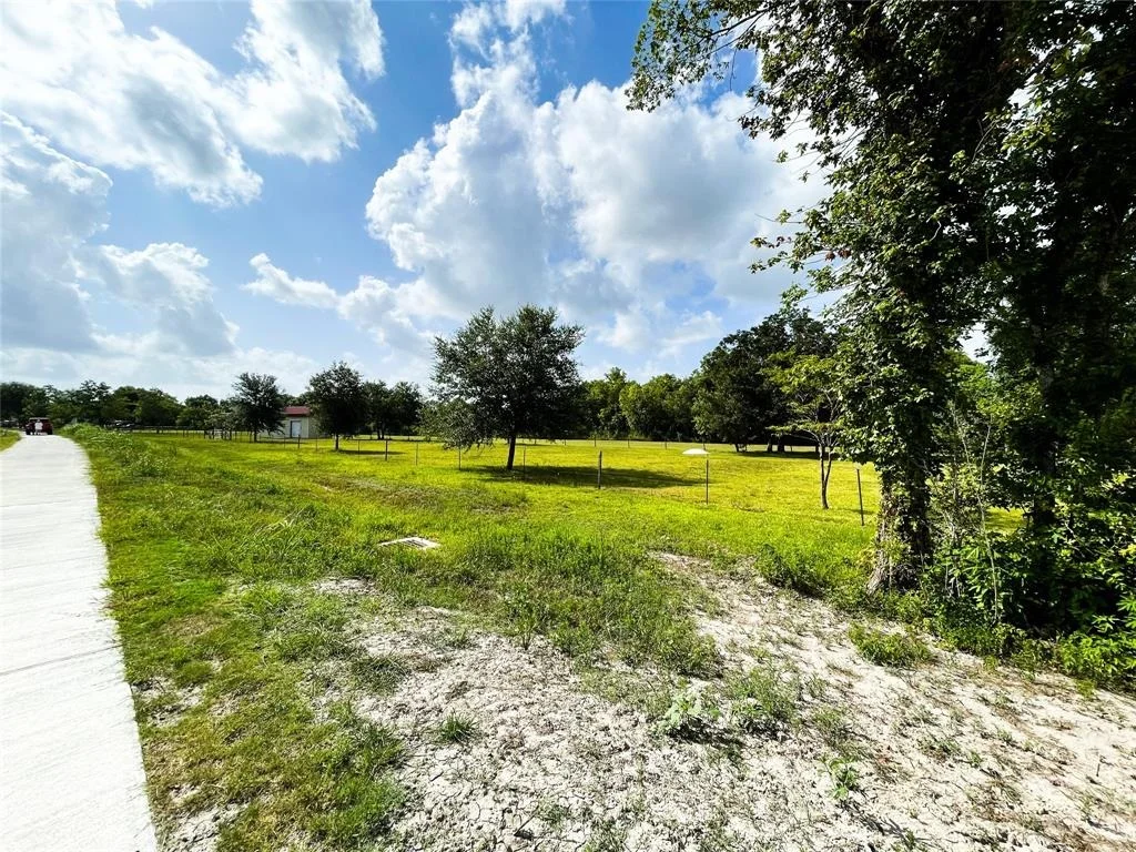 Photo of 1624 Hatfield  Faces Mchard Road