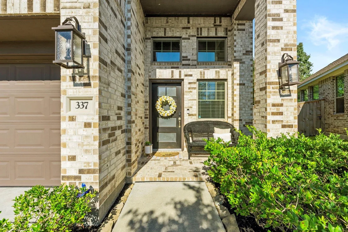 Photo of 337 Andes Drive