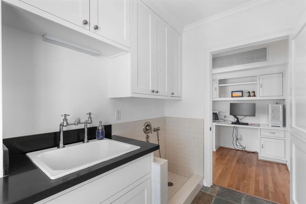 Photo of 2247 Dryden Road