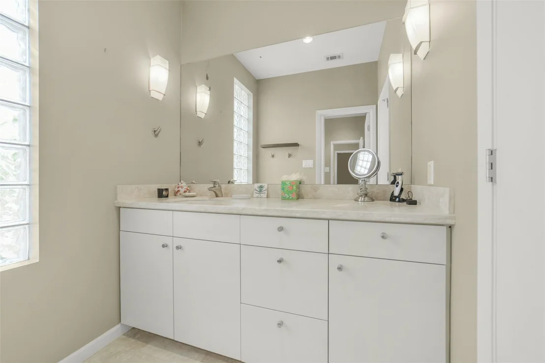 Photo of 15 Hudson Circle