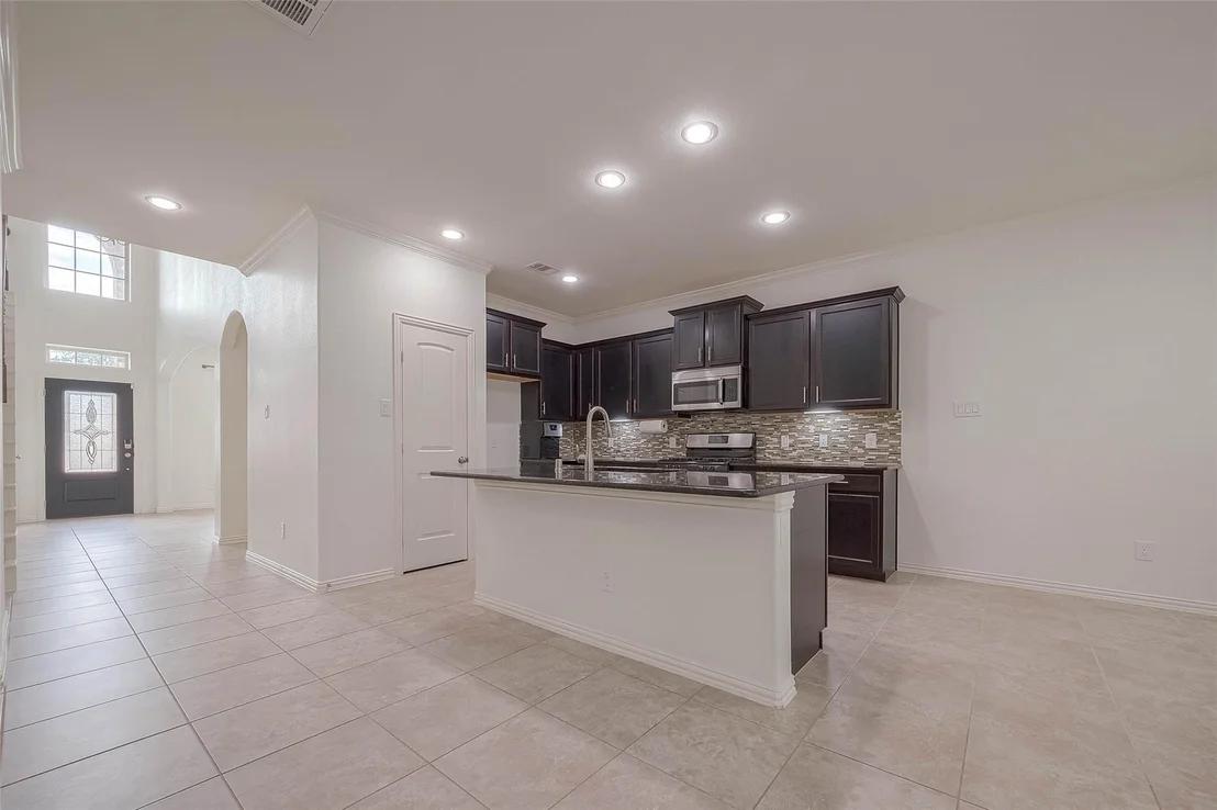 Photo of 2261 Oak Circle Drive N