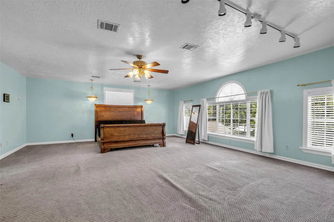 Photo of 15301 Arrowhead Loop W